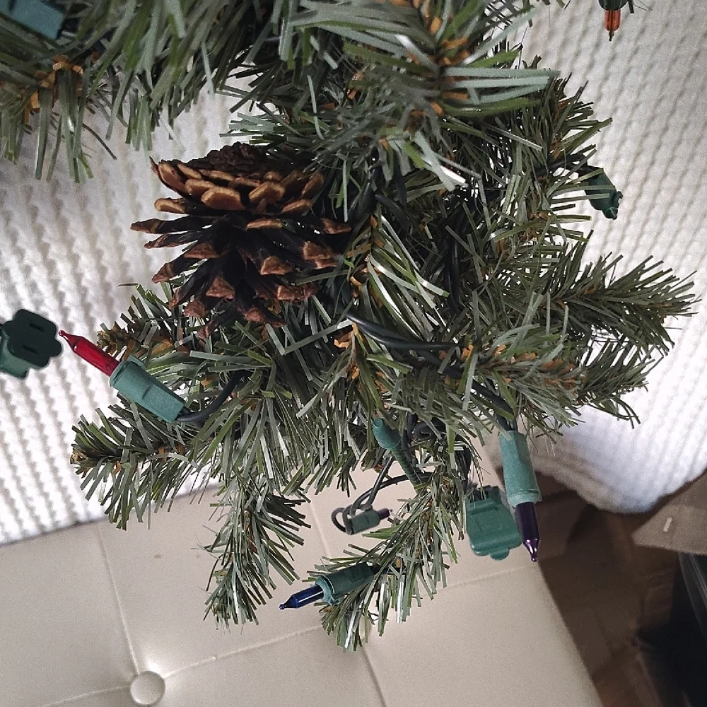 🙃 Fireplace Garland with Pinecones With Built In Lights *There Is A Callout*